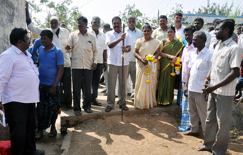 ಹನೂರು: ವಿವಿಧ ಕಾಮಗಾರಿಗಳಿಗೆ ಶಾಸಕರಿಂದ ಭೂಮಿ ಪೂಜೆ
